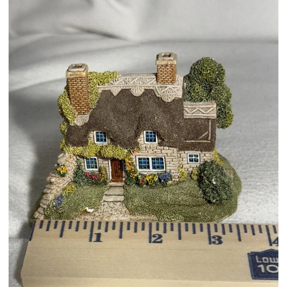 Lilliput Lane Derwent-Le-Dale English Cottage House Resin Hand Painted 1987